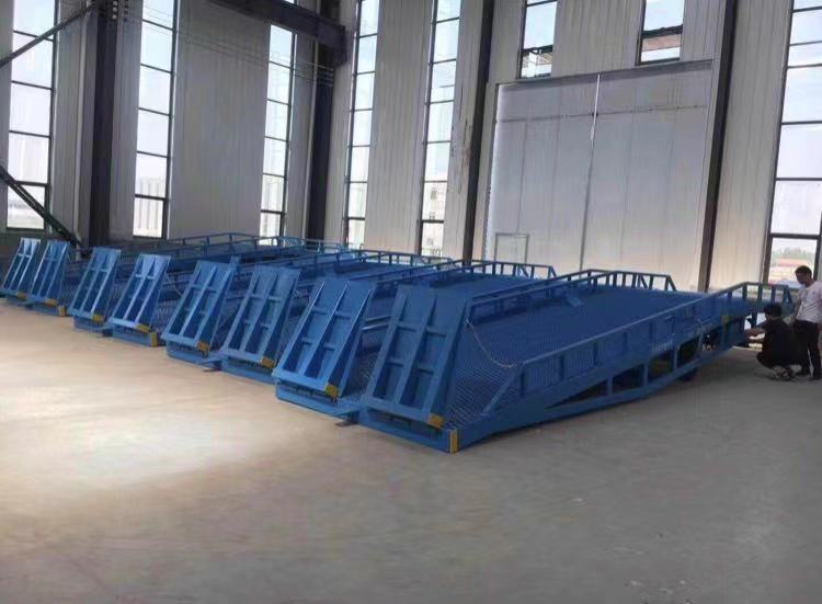 固定式液压登车桥安装坑位要预留多大?