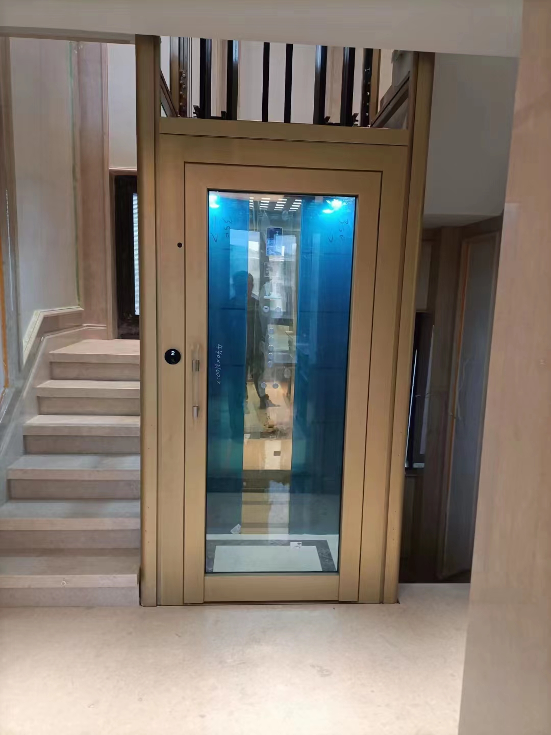 移动式升降机?的主要结构和系统描述是什么？