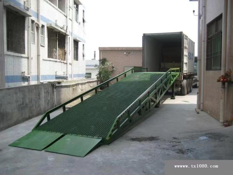 固定式液压登车桥安装坑位要预留多大?